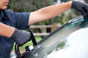 How to choose the right windshield replacement service?